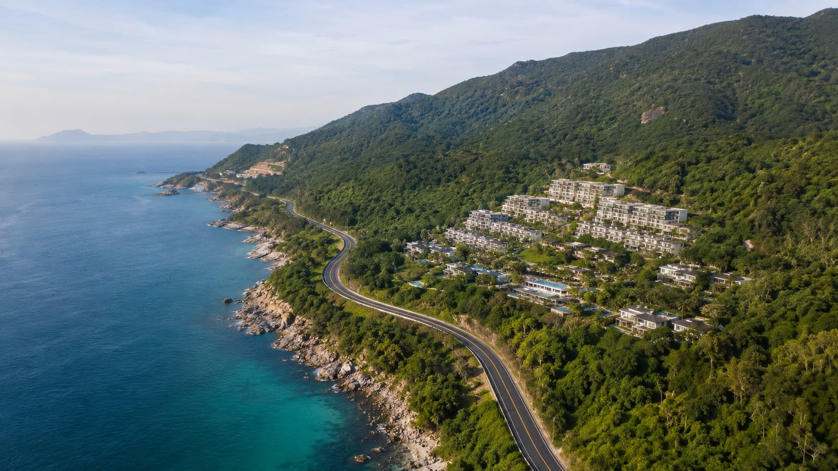 Trục resort Ghềnh Ráng QL1D Quy Nhơn nhìn từ trên cao hành lang 5 sao