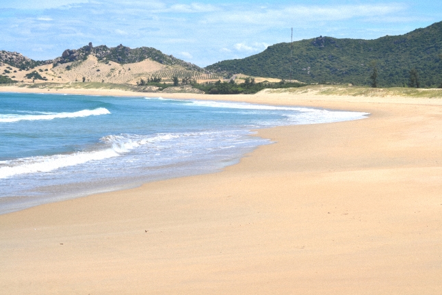Bãi biển nguyên sơ Nhơn Lý – Cát Tiến nơi tọa lạc The Ocean Resort Quy Nhơn