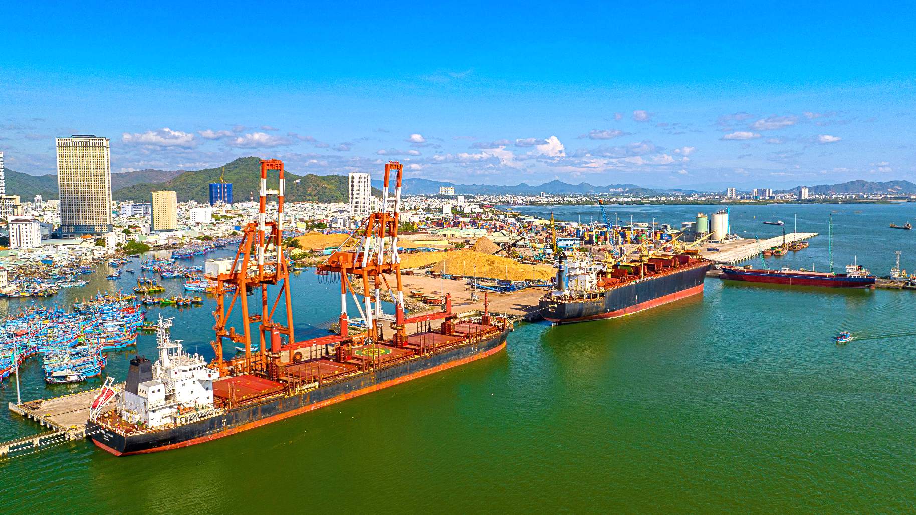 Cảng Quy Nhơn mở rộng — cửa ngõ kinh tế biển kết nối FPT AI City Quy Nhơn với thương mại quốc tế